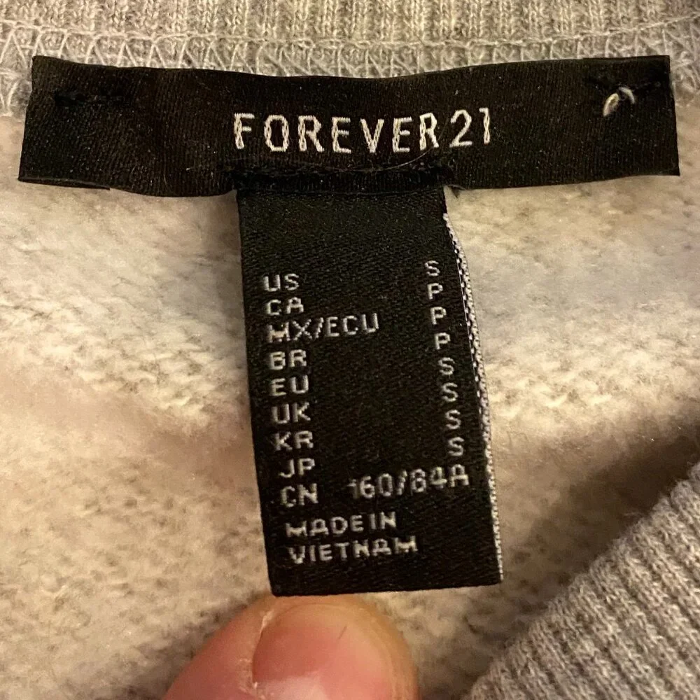 Forever21 Cropped Hoodie Sweatshirt Grey with LIPS Womens SMALL - Picture 5 of 6